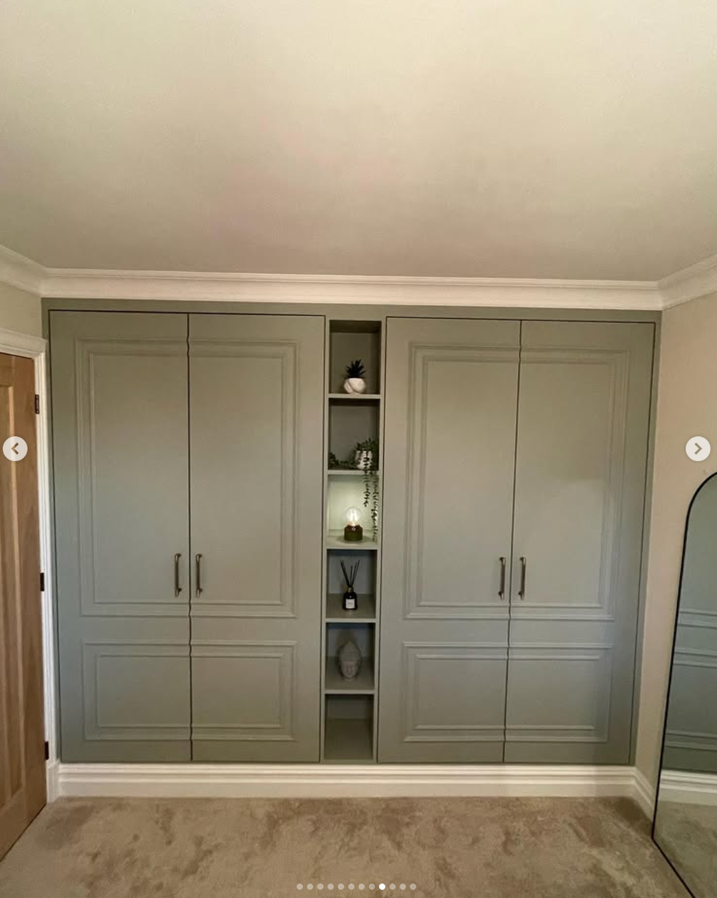 Fitted wardrobes with open shelving